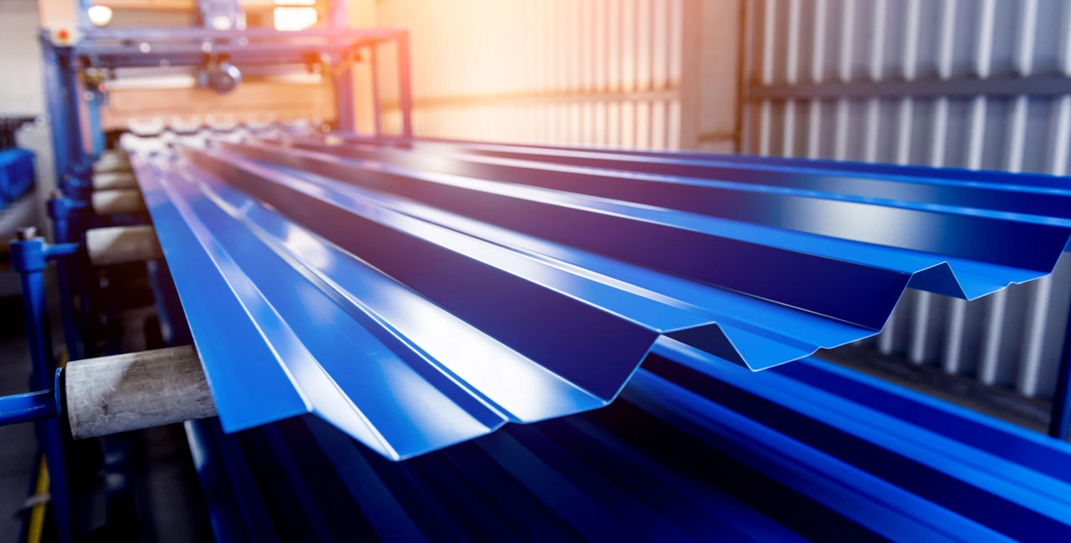 Metal roofing panels installed on commercial building in San Antonio